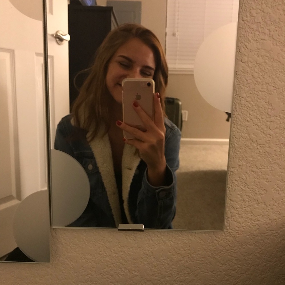 Meet your Posher, Kayla